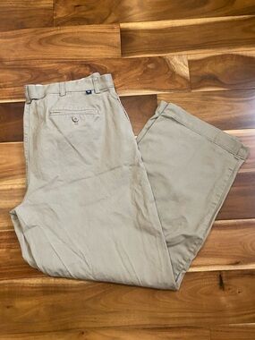 Classic Men's Khaki Chino Pants